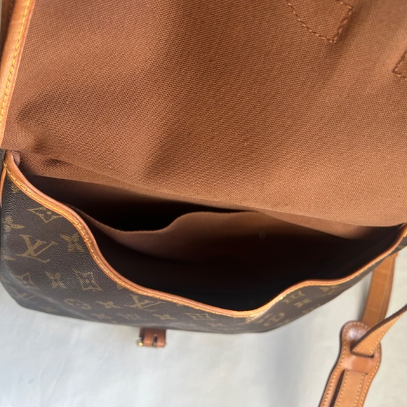 Louis Vuitton Crossbody - Picture 5 of 8